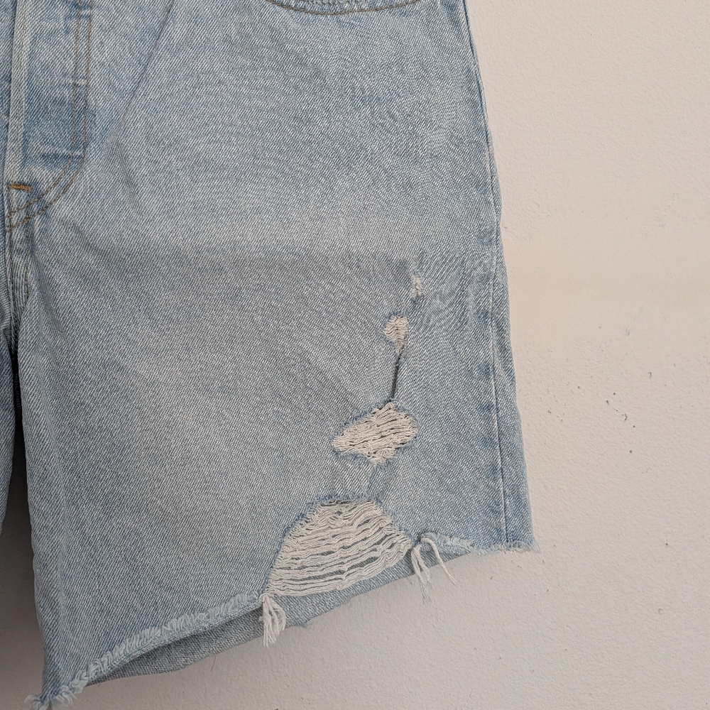 Levi's 501 High Rise Button Fly Distressed Mid Length Denim Jean Shorts Size 32 - Picture 7 of 8